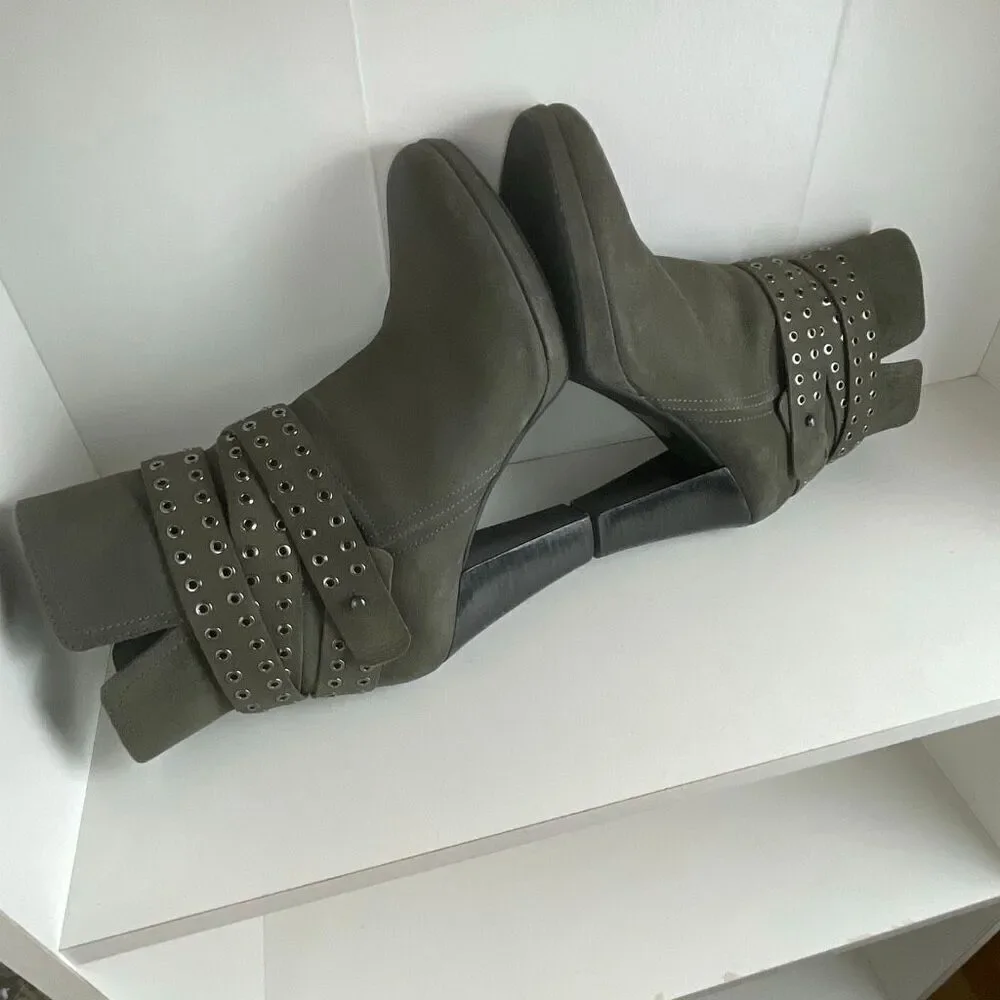 Mint Velvet Leather Grommet Accent Ankle Boots 39 Gray